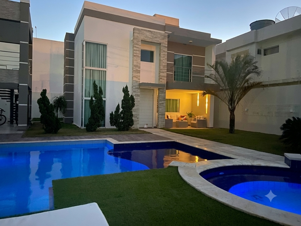 Residência com Piscina